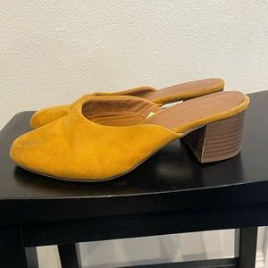 Women’s slip on heels size 7